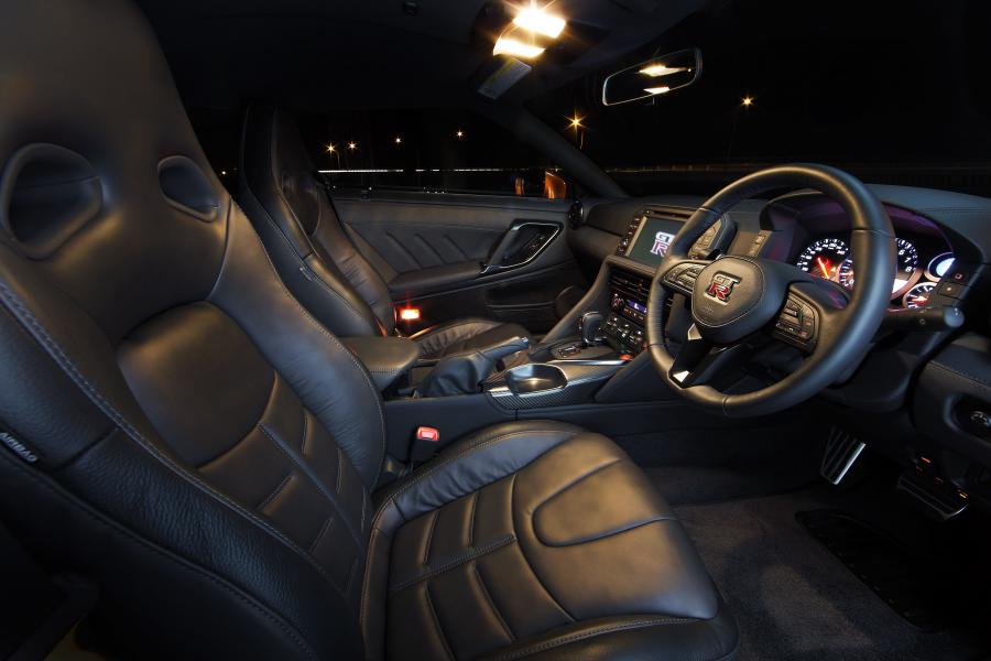 Интерьер Nissan GT-R 2016 года  (AU) (фото 23 из 28)